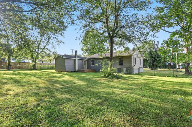 711 W James Avenue, Rossville, GA 30741
