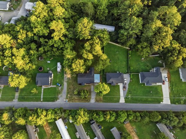 711 W James Avenue, Rossville, GA 30741