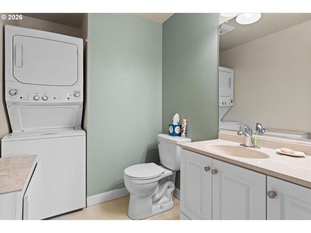 4212 Sw GARDEN HOME Rd, Portland, OR 97219