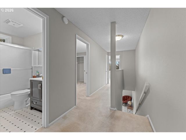 4212 Sw GARDEN HOME Rd, Portland, OR 97219