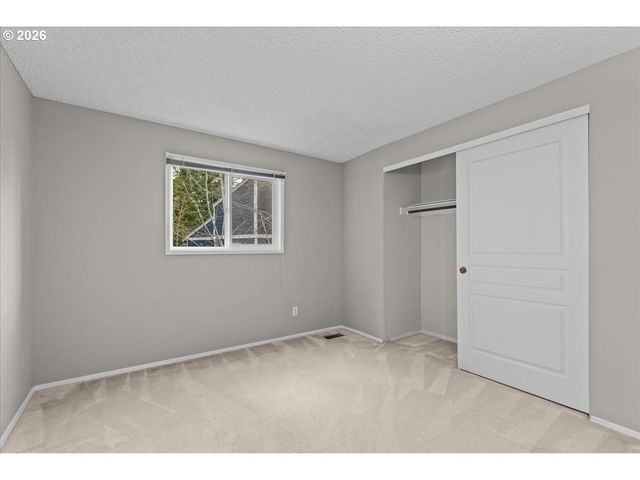 4212 Sw GARDEN HOME Rd, Portland, OR 97219