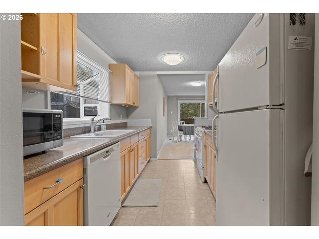 4212 Sw GARDEN HOME Rd, Portland, OR 97219