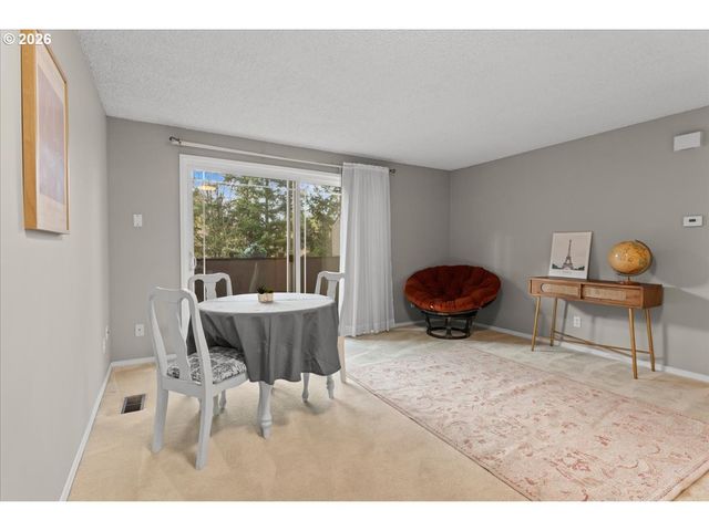 4212 Sw GARDEN HOME Rd, Portland, OR 97219