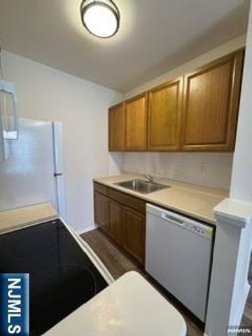 30 2nd Street 405, Hackensack, NJ 07601