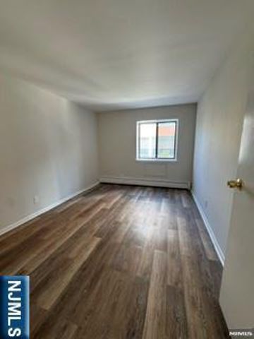 30 2nd Street 405, Hackensack, NJ 07601