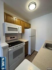 30 2nd Street 405, Hackensack, NJ 07601