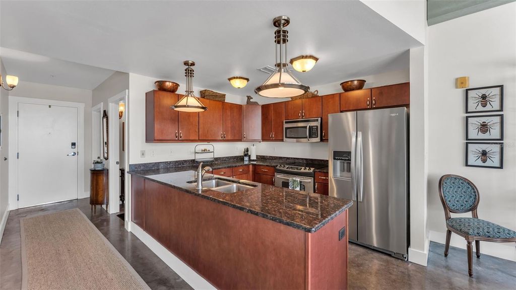 Image 11 of property listing at 125 N KENTUCKY AVENUE 505, Lakeland, FL 33801