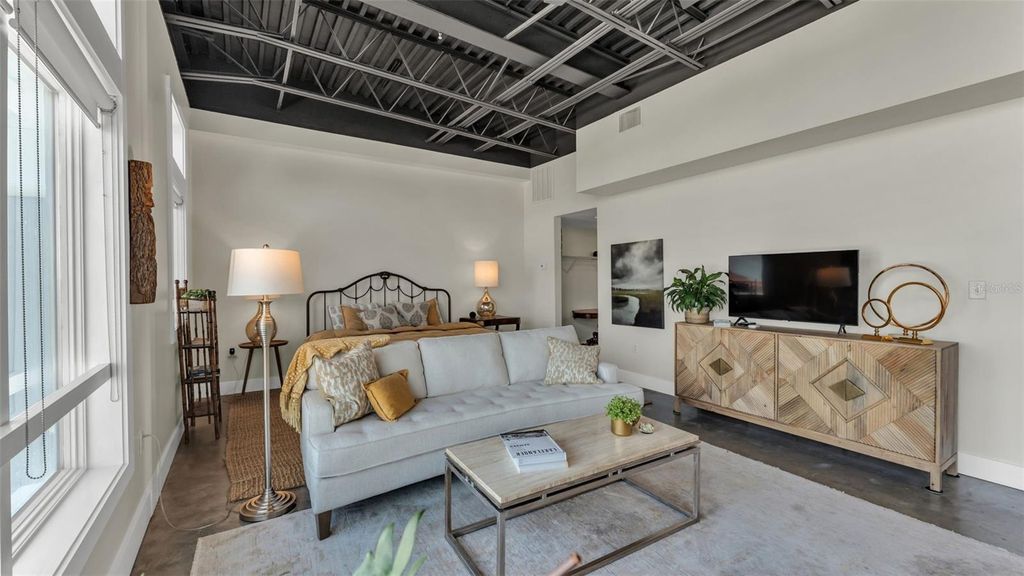 Image 6 of property listing at 125 N KENTUCKY AVENUE 505, Lakeland, FL 33801