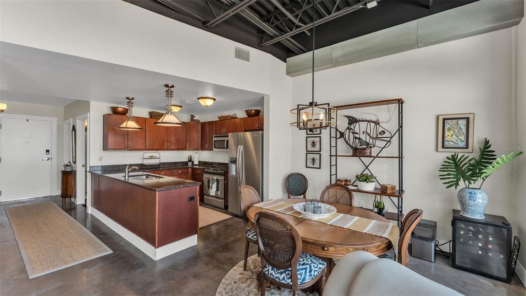 Image 9 of property listing at 125 N KENTUCKY AVENUE 505, Lakeland, FL 33801