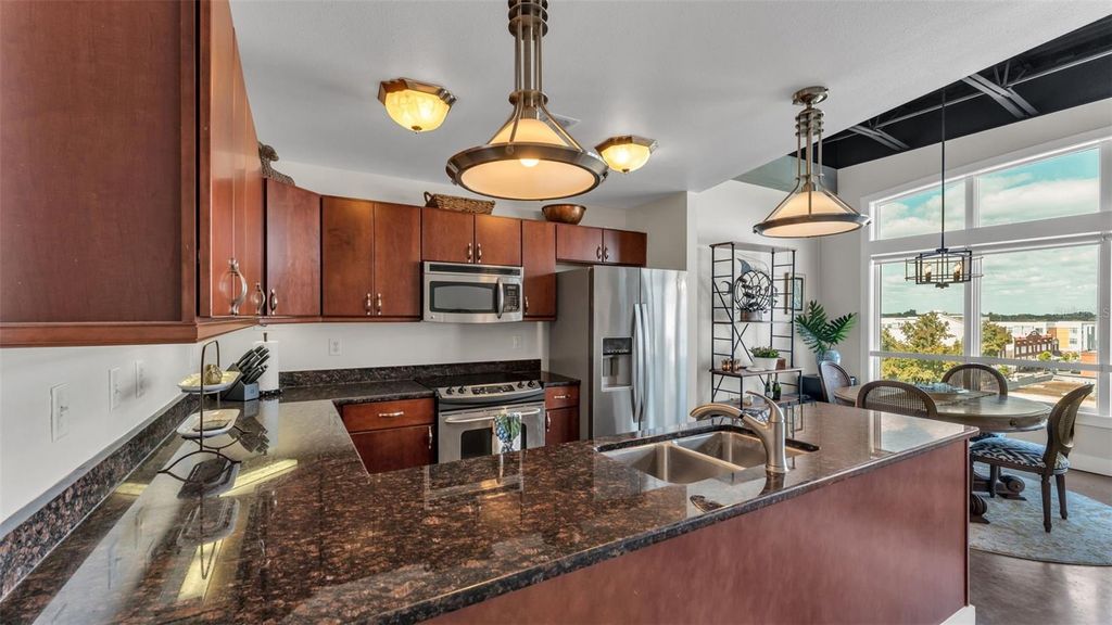 Image 10 of property listing at 125 N KENTUCKY AVENUE 505, Lakeland, FL 33801