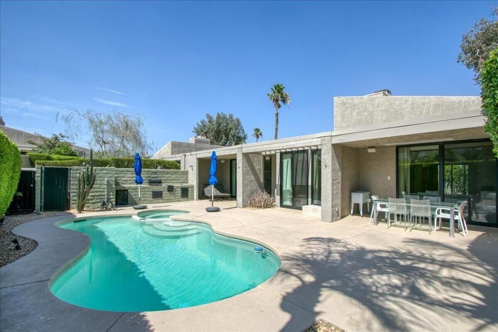 2995 Sundance Circle E, Palm Springs, CA 92262
