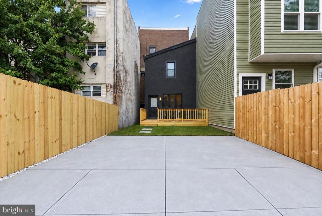 2549 SALMON ST, PHILADELPHIA, PA 19125 — photo 3