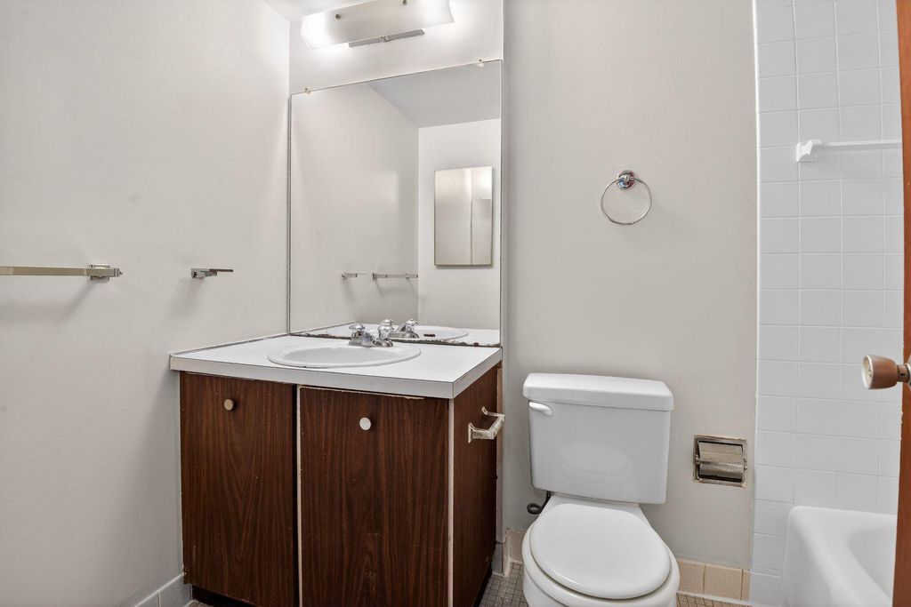 Image 11 of property listing at 7505 DEMOCRACY BLVD #A430, Bethesda, MD 20817