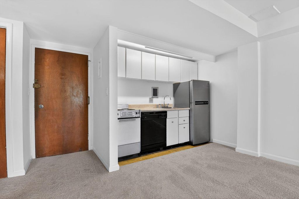 Image 4 of property listing at 7505 DEMOCRACY BLVD #A430, Bethesda, MD 20817
