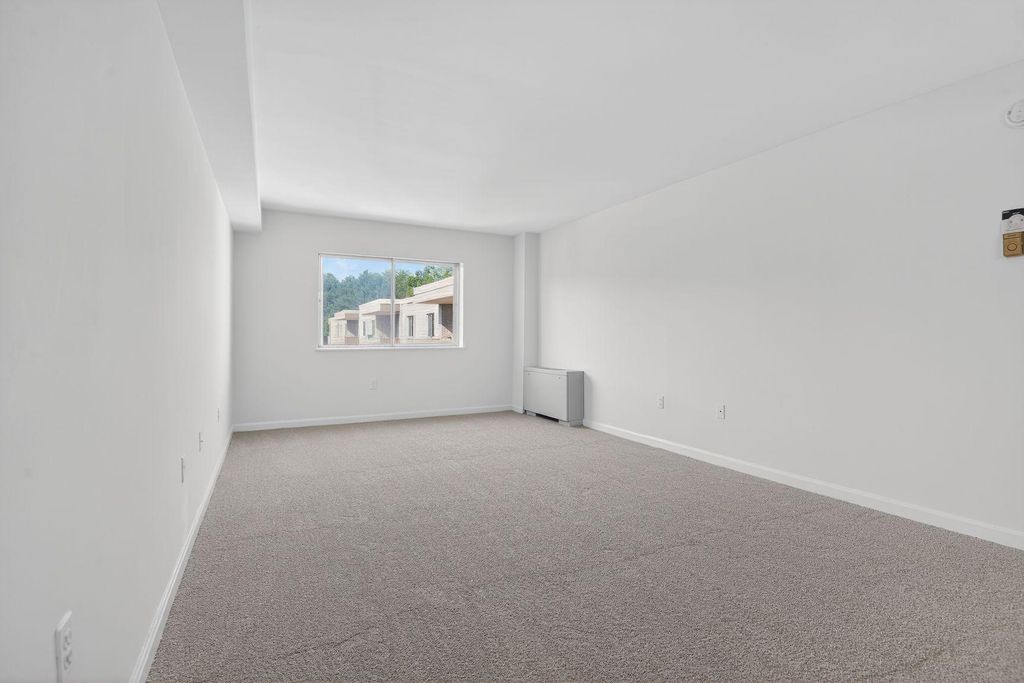 Image 5 of property listing at 7505 DEMOCRACY BLVD #A430, Bethesda, MD 20817