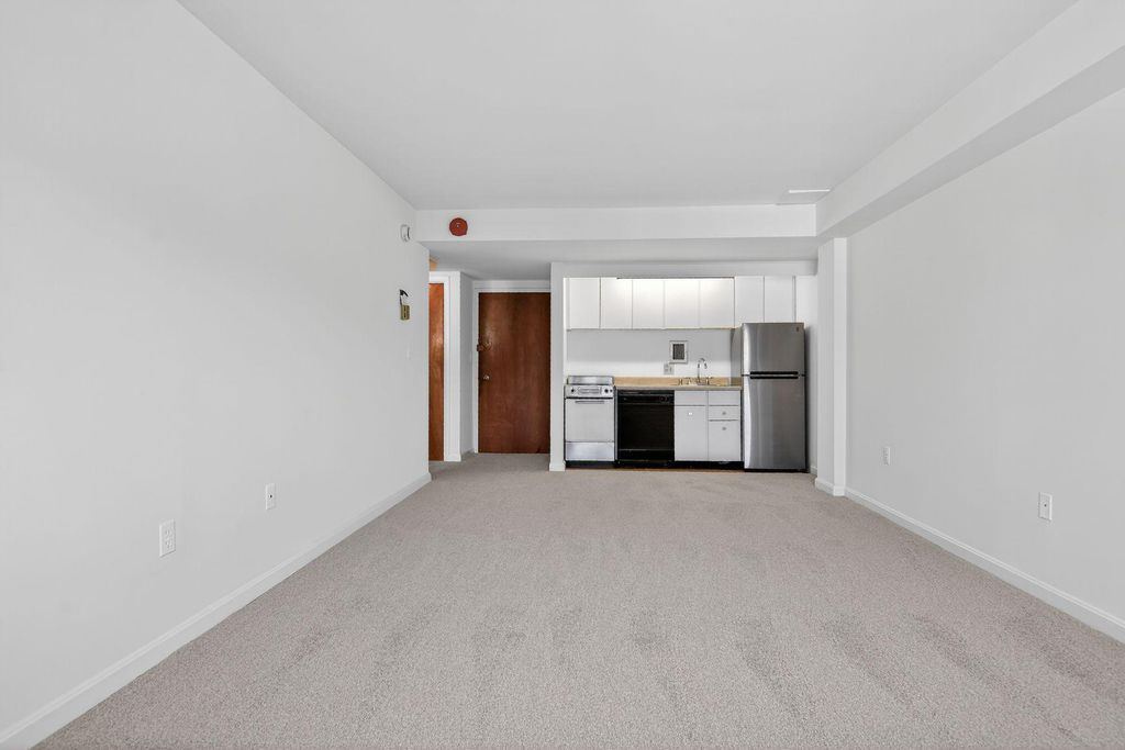 Image 6 of property listing at 7505 DEMOCRACY BLVD #A430, Bethesda, MD 20817