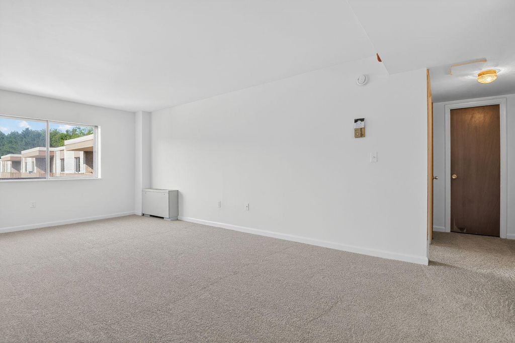 Image 7 of property listing at 7505 DEMOCRACY BLVD #A430, Bethesda, MD 20817