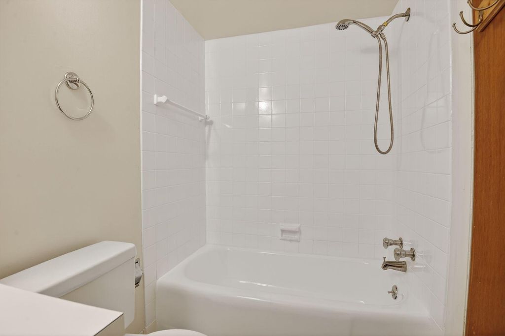 Image 10 of property listing at 7505 DEMOCRACY BLVD #A430, Bethesda, MD 20817