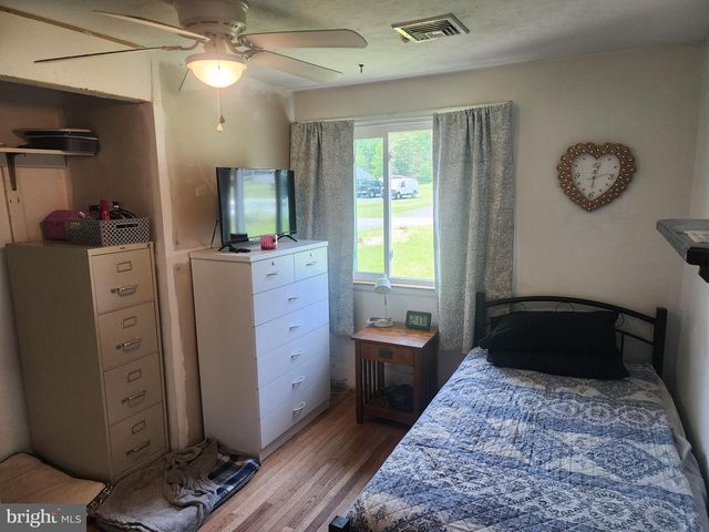 8 MARY JANE ST, Schwenksville, PA 19473