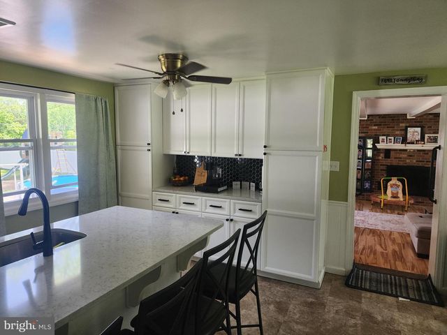 8 MARY JANE ST, Schwenksville, PA 19473