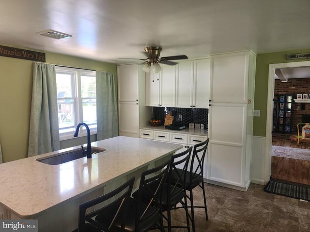 8 MARY JANE ST, Schwenksville, PA 19473