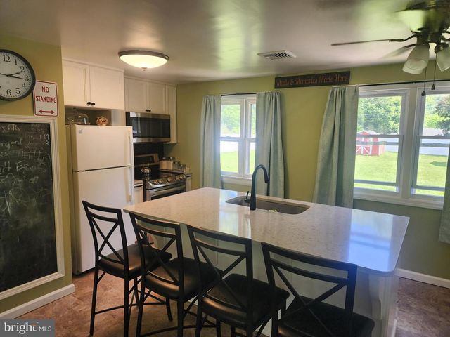 8 MARY JANE ST, Schwenksville, PA 19473