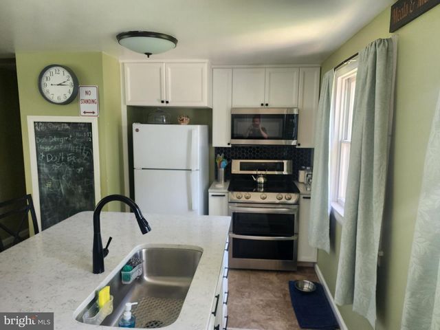 8 MARY JANE ST, Schwenksville, PA 19473