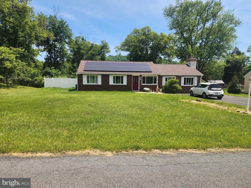 8 MARY JANE ST, Schwenksville, PA 19473