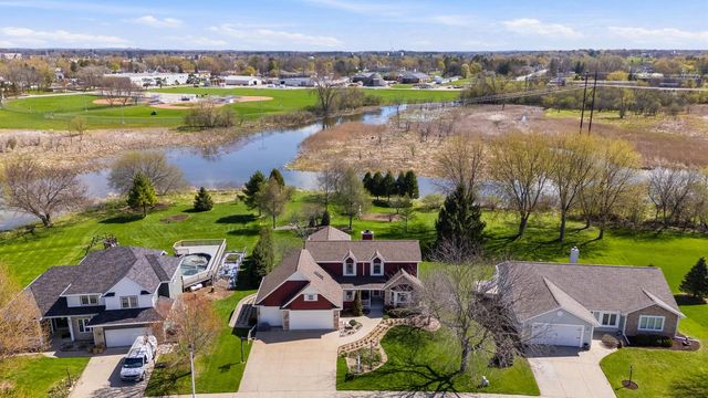 861 Summer Creek ROAD, Oconomowoc, WI 53066