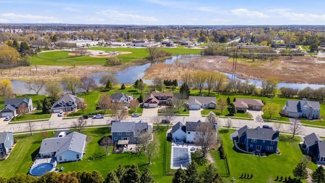 861 Summer Creek ROAD, Oconomowoc, WI 53066