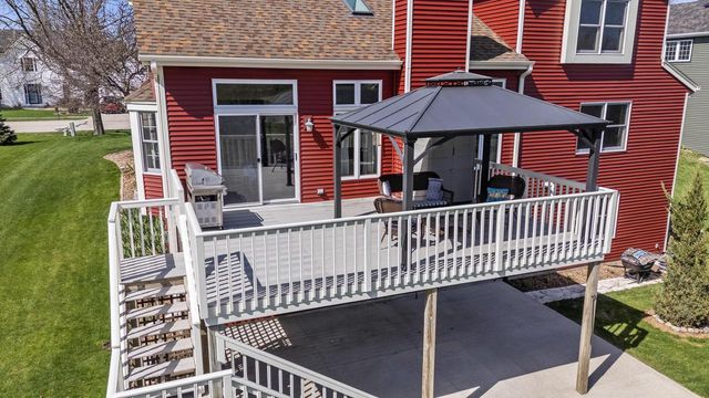 861 Summer Creek ROAD, Oconomowoc, WI 53066