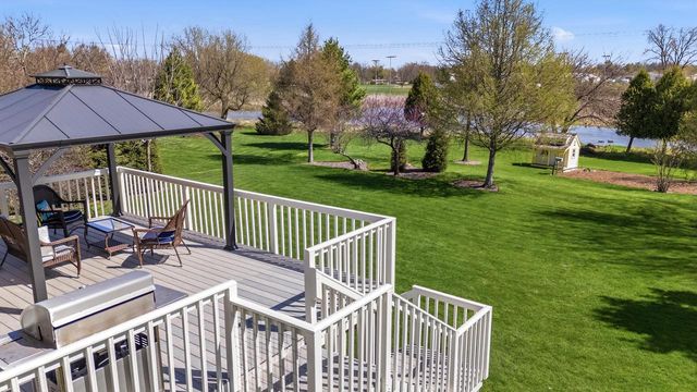 861 Summer Creek ROAD, Oconomowoc, WI 53066