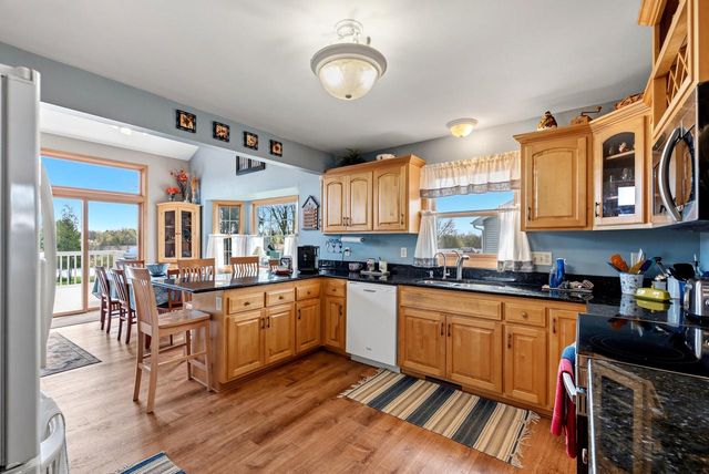 861 Summer Creek ROAD, Oconomowoc, WI 53066