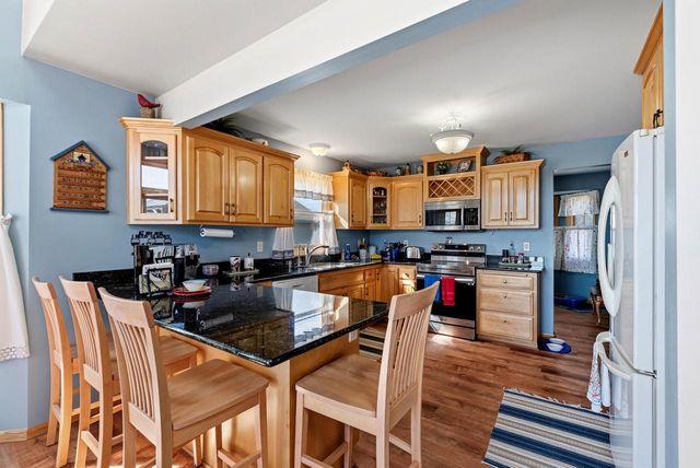 861 Summer Creek ROAD, Oconomowoc, WI 53066