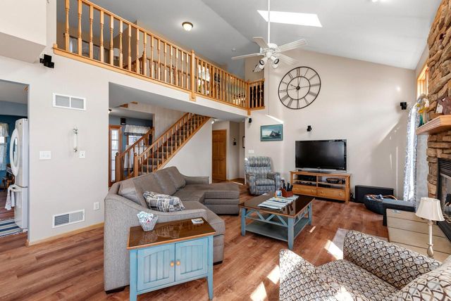 861 Summer Creek ROAD, Oconomowoc, WI 53066