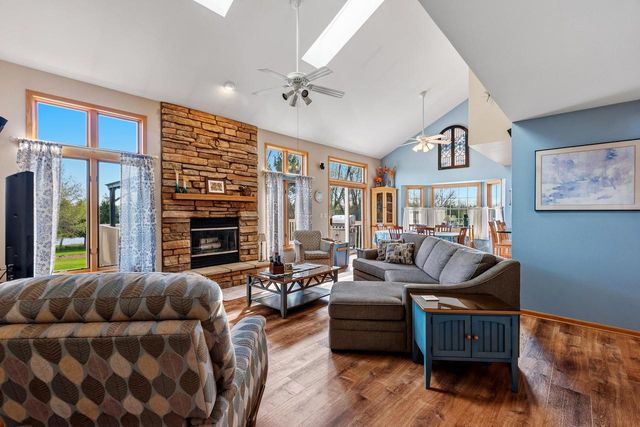 861 Summer Creek ROAD, Oconomowoc, WI 53066