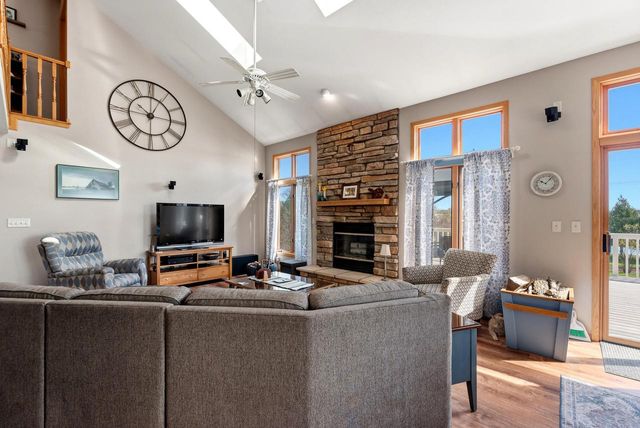 861 Summer Creek ROAD, Oconomowoc, WI 53066