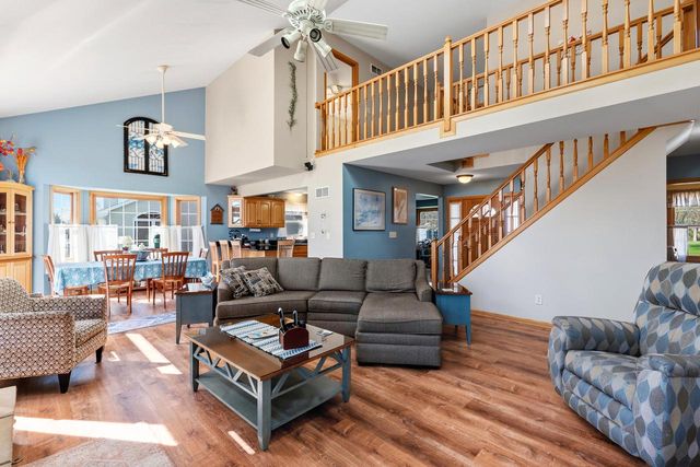 861 Summer Creek ROAD, Oconomowoc, WI 53066