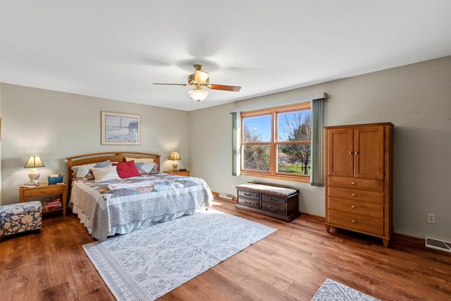 861 Summer Creek ROAD, Oconomowoc, WI 53066