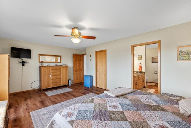 861 Summer Creek ROAD, Oconomowoc, WI 53066