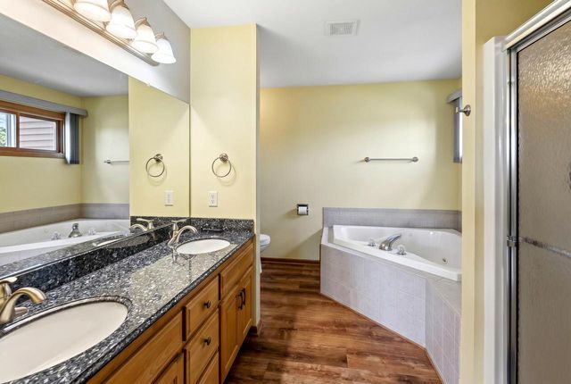 861 Summer Creek ROAD, Oconomowoc, WI 53066