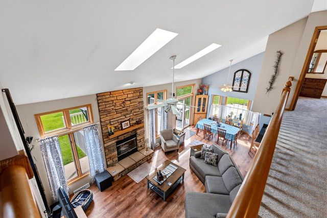 861 Summer Creek ROAD, Oconomowoc, WI 53066