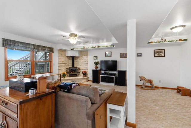 861 Summer Creek ROAD, Oconomowoc, WI 53066