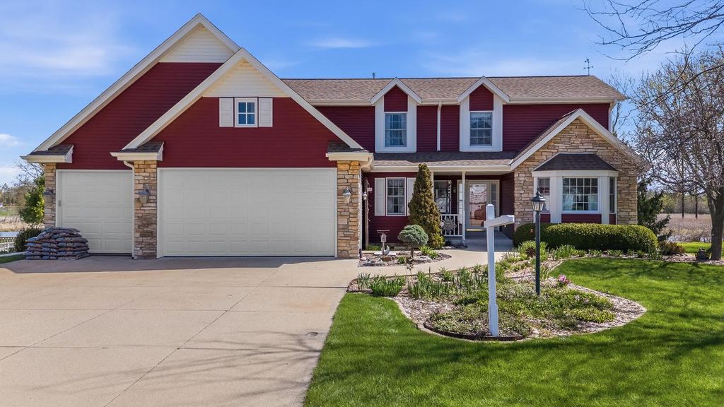 861 Summer Creek ROAD, Oconomowoc, WI 53066