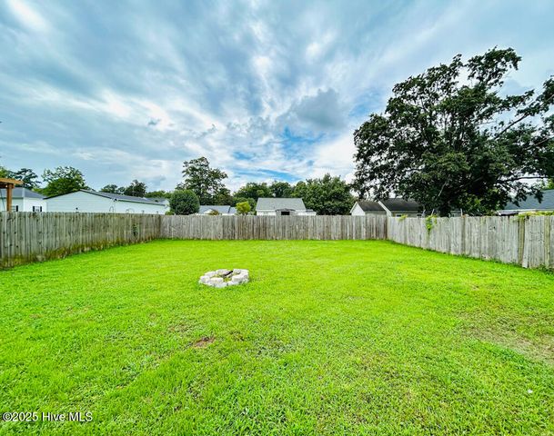 105 Trenton Street, Richlands, NC 28574