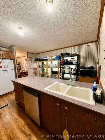 12091 N Lost City Road, Hulbert, OK 74441