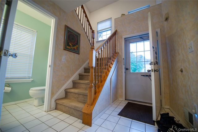 87 Kensington Way, Middletown, NY 10940