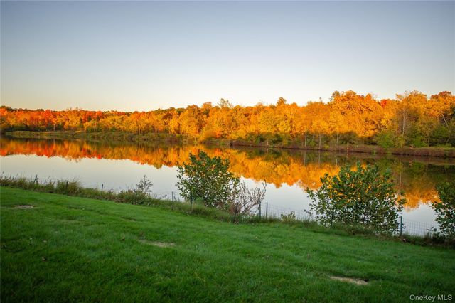 87 Kensington Way, Middletown, NY 10940