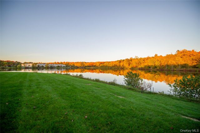 87 Kensington Way, Middletown, NY 10940