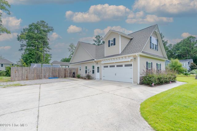 693 Dan Owen Drive, Hampstead, NC 28443
